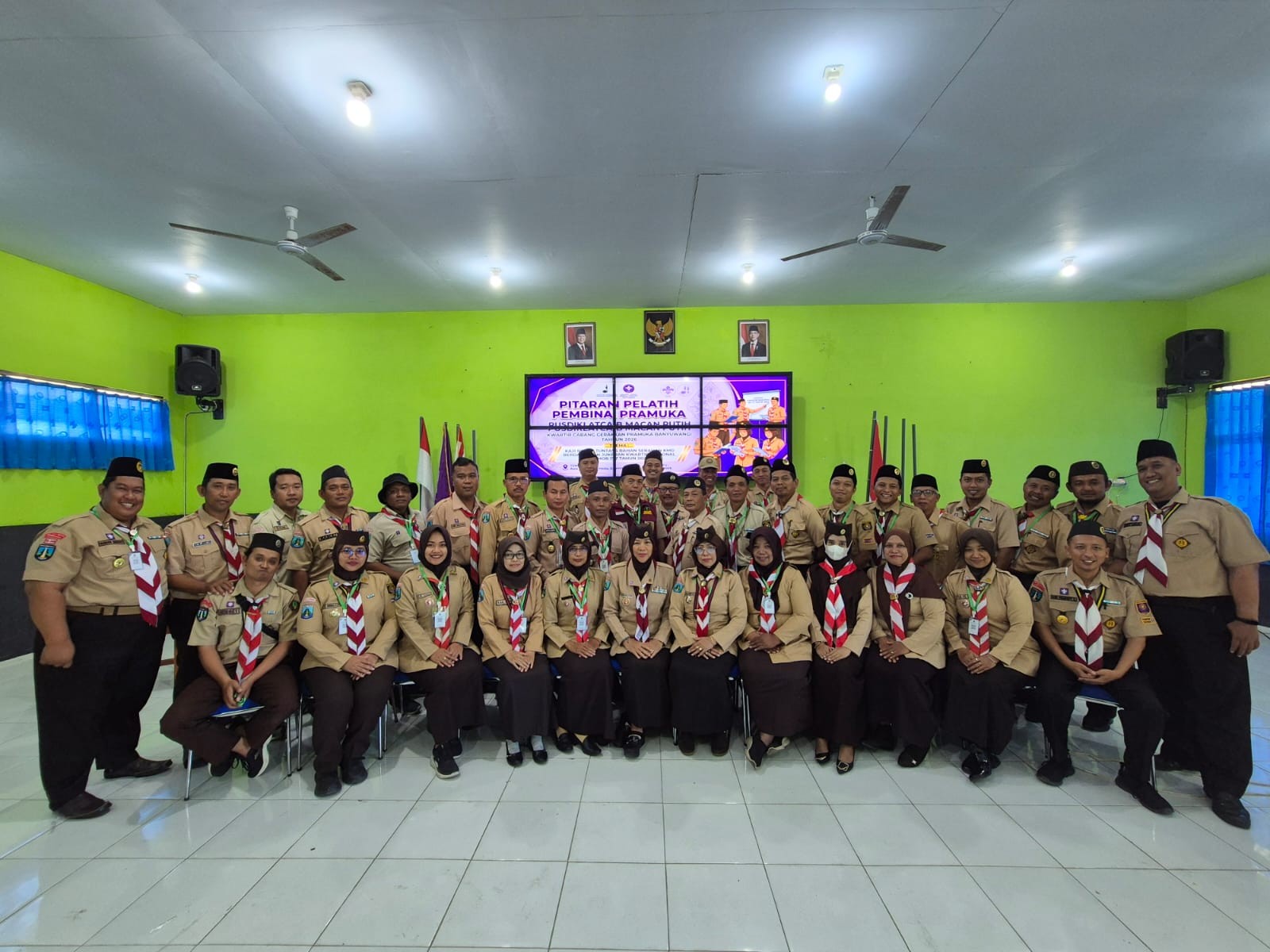 Membangun Personal Branding Pelatih Pemb,..